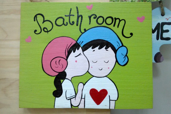 Bảng gỗ bath room cặp đôi
