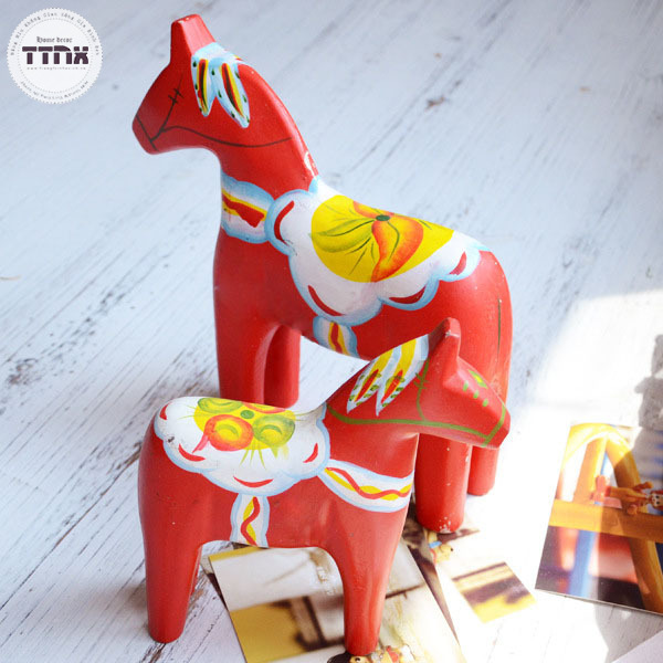 Cặp ngựa gỗ đỏ - Tượng Bếp - Búp Bê Trang Trí