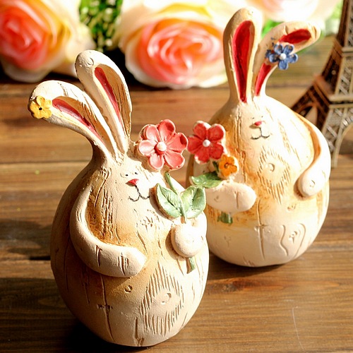 Đôi thỏ ôm hoa - Tượng Bếp - Búp Bê Trang Trí